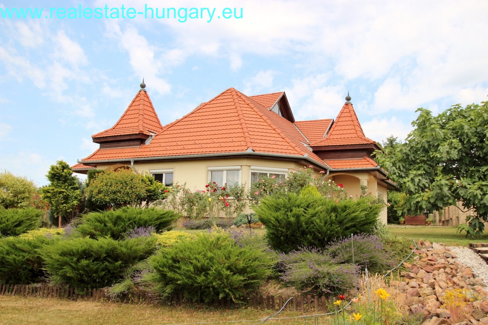 Cserszegtomaj: Modernes Wohnhaus am Nordufer 