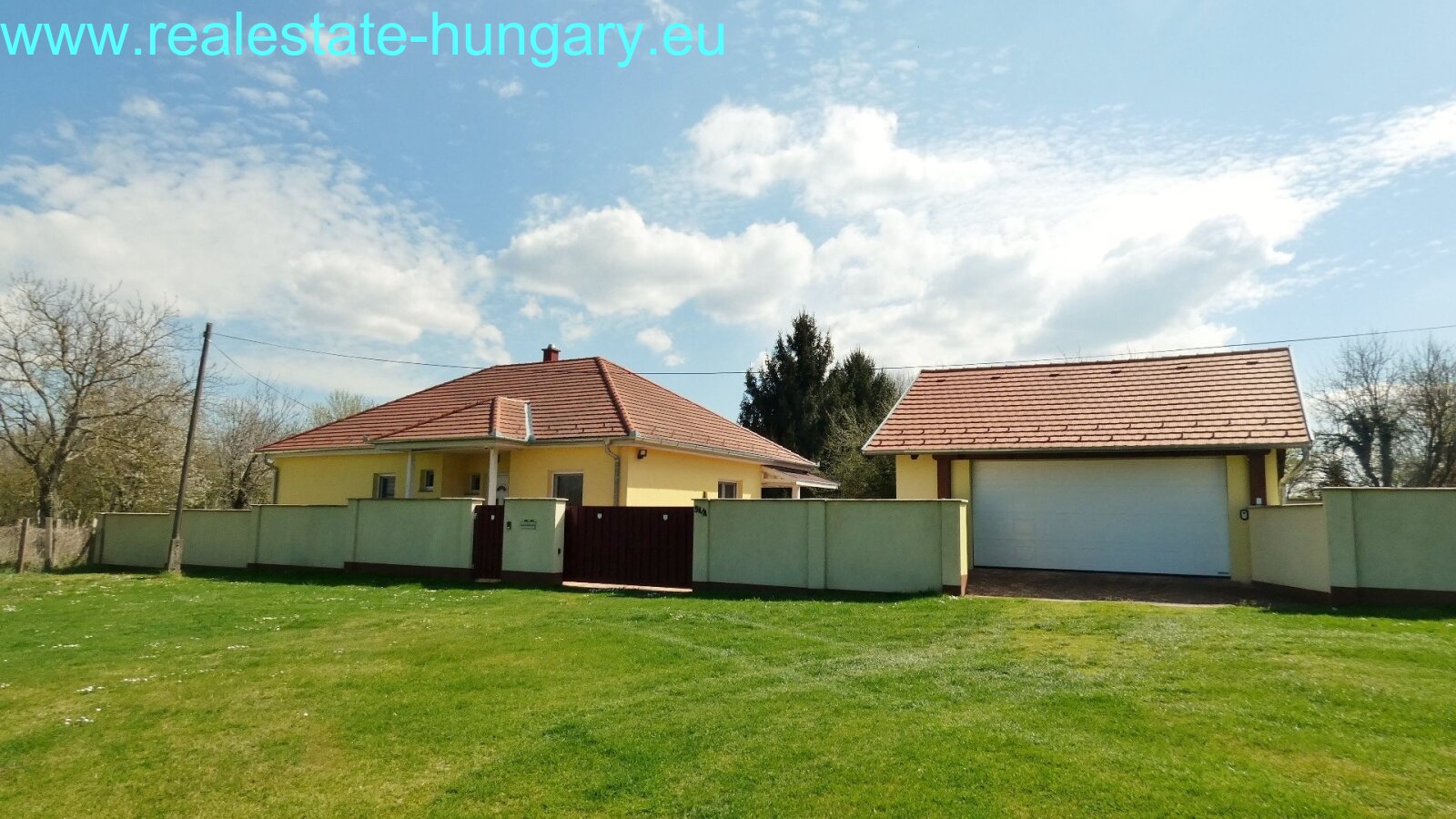 Bungalow with pool near thermal baths and golf course 