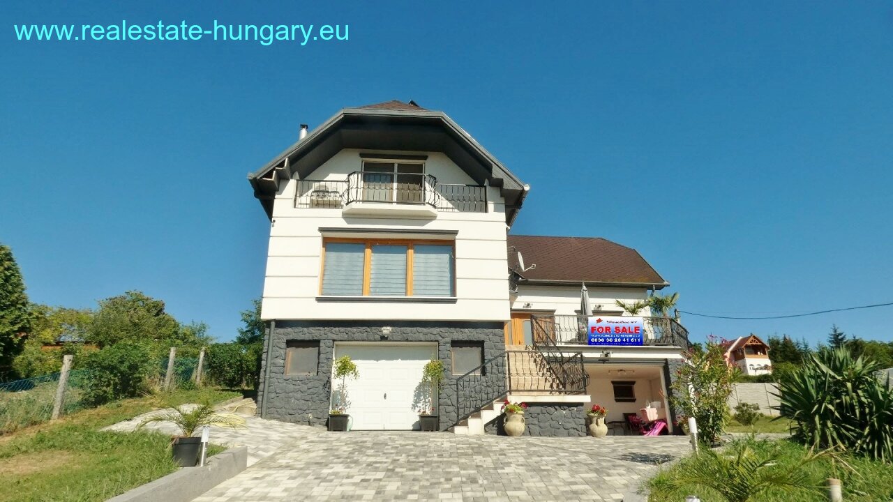 Cserszegtomaj: Representative residential building with panoramic views near Hévíz and Lake Balaton 