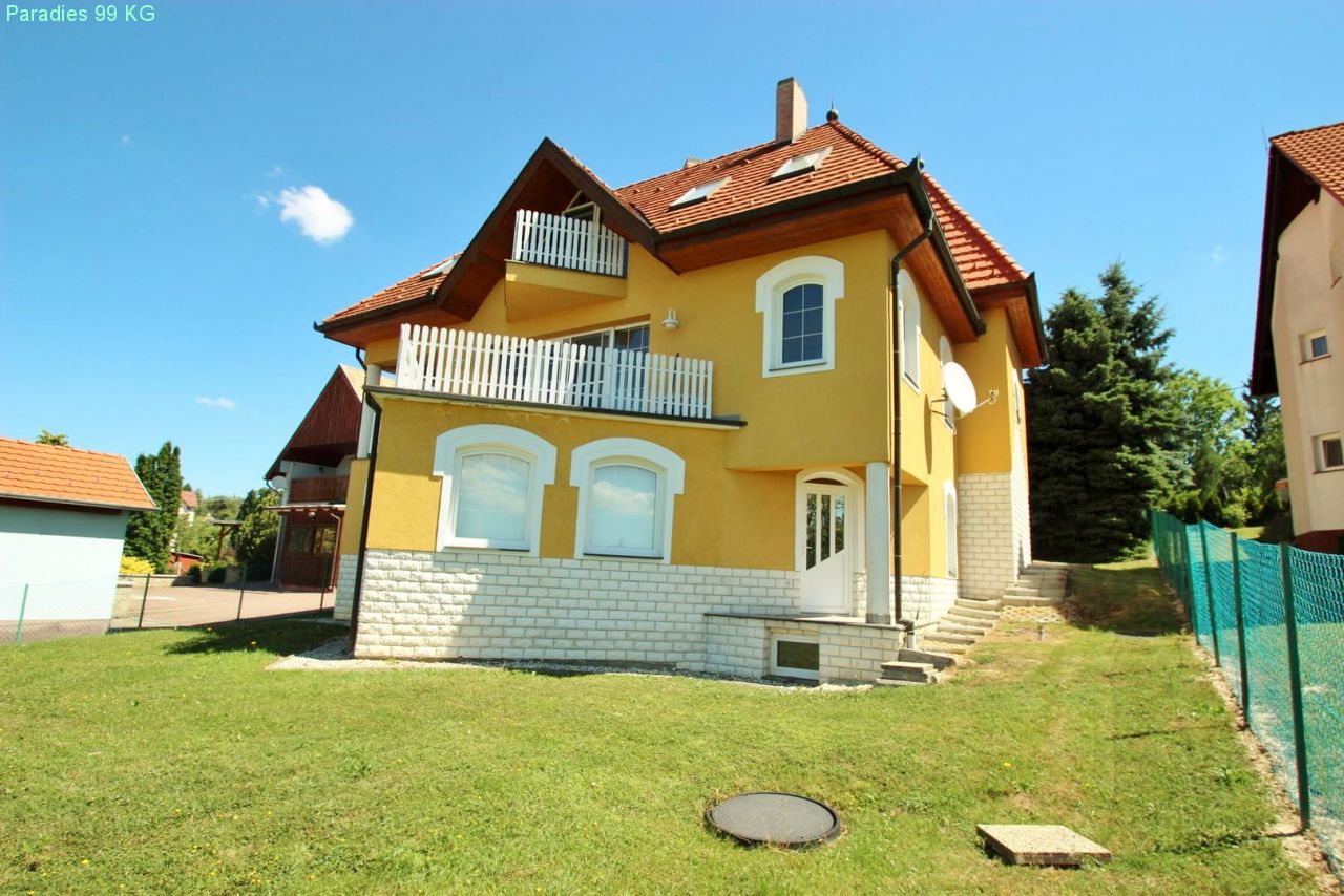 Keszthely: Impozáns villa Hévíz közelében 