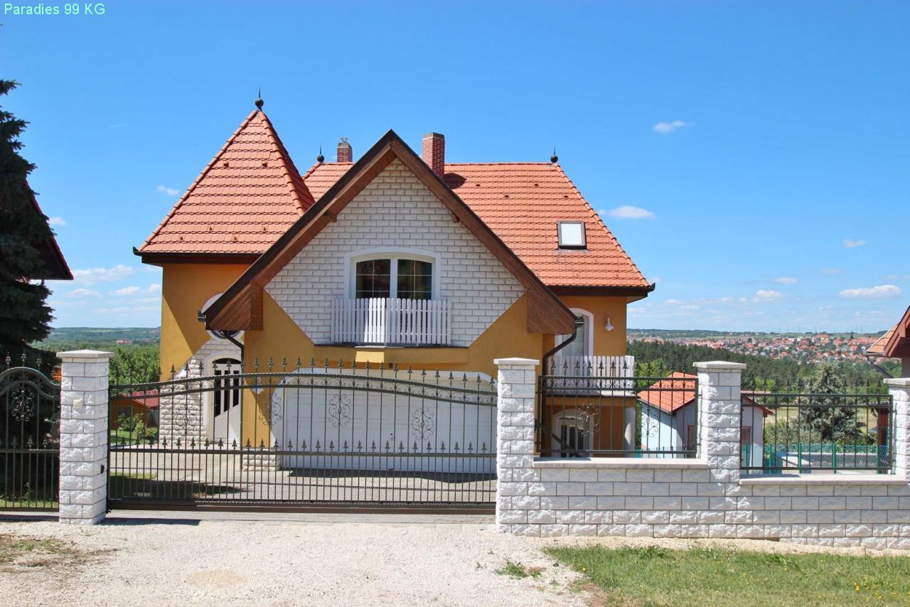 Keszthely: Impozáns villa Hévíz közelében 